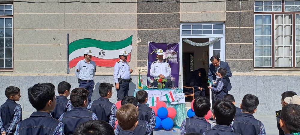 بزرگداشت نیروی انتظامی در دبستان حدیث گلبهار